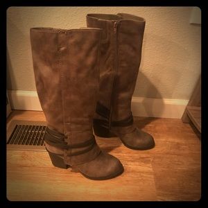 Fergie tall boots NWT